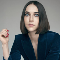 Читаю невдоволення Зеленським : «економіці ср@ка та всі ми пoмрeмo». Дивуюся. До нього в мене нема жодних питань.