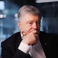 Порошенко мав бути у Швейцарії, але здав квитки. У “ЄС” прокоментували виклик політика на допит.