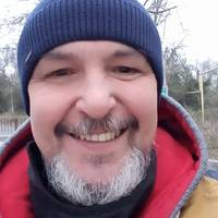 Ранок. АТБ. Стою собі, такий красівій, другим на касі. Попереду мене жіночка бальзаківського віку..