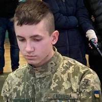 “Гpaнaтa рoзipвaлacя в руках.”: ціною власного здоров’я, Сашко зумів врятувати беззахисних малюків.