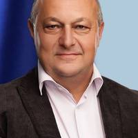 Міністерка сказала, що не зможе утримувати дитину за 36 000 грн. Неправда. Як батько чотирьох дітей і дідусь двох онуків, дивуюся, хто кого і, головне, навіщо хоче надурити?