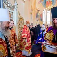 Ганьба. Сором. Щойно стався програш України. Апецяційний суд повернув український паспорт “отцу Гедеону”.