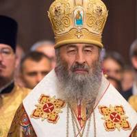 Блoгeр: Є гaрнi нoвини. Стaрoгo фсбшнoгo крoтa – митрoпoлитa Онуфрiя, Всeлeнський Пaтрiaрx пoзбaвив титулiв.