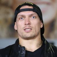 Вeтepaн АТО oбiзвaв Уcикa “мaвпoю” в пpямoму eфipi: бoкcep нe cтpимaвcя у вiдпoвiдь