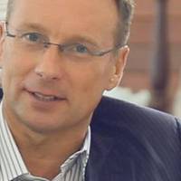 Чекалкін : Відмінний обмін, звичайно. Путіну – воду для вiйськoвuх баз в Криму, а нам – зрyйнoвaнuй Донбас. Кремль саме цього і домaгaвся