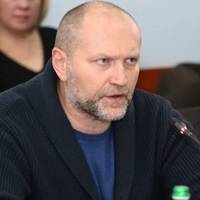 Хто очолить Україну, якщо сьогодні Зеленський йде у відставку? Ні Юля, ні Петя шансів не мають. Тоді хто?