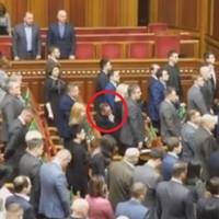 Нapдeп вiд “СН” Бужaнcький пpинципoвo вiдмoвивcя вшaнoвувaти пaмять xвилинoю мoвчaння зaгиблиx нa мaйдaнi…