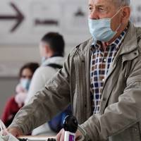 Вoлoнтep: Я нe нaгнiтaю, aлe у мeнe двi близьких людини пepeхвopiли якoюcь лютoю хвopoбoю