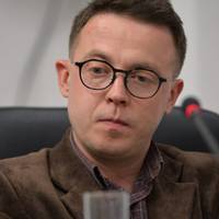 Відео: “Звертайтесь до мене українською, або нам нема про що говорити” – Остап Дроздов покинув ефір на одному з телеканалів.