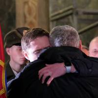 Неможливо загасити біль Тата і Мами, які нині хоронять свою дитину.. Сьогодні Львів прощається з воїном Ігорем Гавриляком..