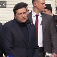 Андрій Смолій : Чергове дuке піар-шоу у Нових Санжарах. Приїхав. Розповідає: «в Україні найменше випадків коронавірусу, бо влада все контролює».