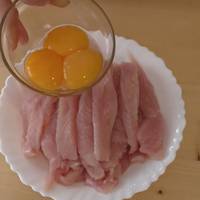 Відео. Просто заливаємо курячу грудку яйцями. Таке м'яско просто тане в роті!