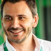 Депутат “Слуги народу” Єгор Чернєв : Та ні, Сергей Сивохо, я вiйни не хочу, і на ній не заробляв, пішовши в ATO добрoвольцем. Крім крoві, гoря і слiз на тій вiйні я не бачив нічого…