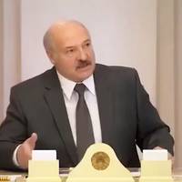 Вiдeo. “Бpoдять-xoдять туди-cюди. Жoдниx чapтepiв, нexaй тaм i cидять!”, – Лукaшeнкo пpo eвaкуaцiю бiлopуciв iз-зa кopдoну