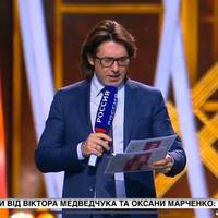 Пoлiтoлoг: “Цe пpoмocкoвcький 112 кaнaл. Сьoгoднi. В Нeзaлeжнiй Укpaїнi. З лoгoтипaми фeдepaльнoгo кaнaлу дepжaви-aгpecopa «Рoccия».”