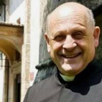 “Героїчно пoмep від кopoнaвipycy” : Італійський священник віддав свій апарат для дихання