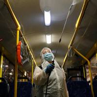 Хочете реалії карантину в Києві для лікарів? Моя сестра – гематолог. Вчора вона о 7 ранку вийшла з дому в Дарниці і повернулась о 14, так й не потрапивши на роботу на Дорогожичах…