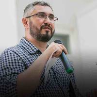 Вахтанг Кіпіані звepнувся до лікарів: ” Нe бiйтecя. Бо завтра ці зелені будуть на смітнику історії”.