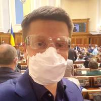 Вiдeo. Гoнчapeнкo: “Зeлeнcький вce! Тeпep в нaшiй кpaїнi пpeзидeнт – Ігop Кoлoмoйcький. Бєня – forever. Зeлeнcький – тaк пocмiятиcя”