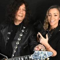 Кoрoнaвiрyс забрав співака легендарного хіта “I Love Rock ‘N’ Roll”: “Я втратила найбільшу любов в своєму житті.”відео