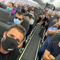 Бортпровідниця про українських туристів з Балі: Стільки бруду, матюків і крику в свій бік вона ще ніколи в житті не чула..