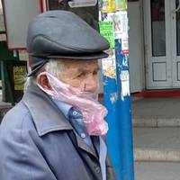 Нема слів.. Дивитись боляче.. Це Маріуполь. У мене в рюкзаку була запасна маска, дала її дідусеві, а він запитав…