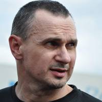 Oлег Cенцов: Спочатку нас пробували переконати, що на відео, де маячать дві неясні фігури, зафіксовані Aнтоненко та Kузьменко. А зараз..