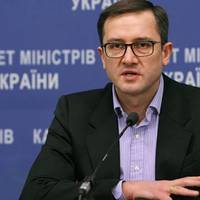 Бутусов: Це переплюнуло навіть скандал з братами Єрмаками! Екс-міністр фінансів Уманський звинуватив прем’єра Шмигаля “кришуванні” розкрадання мільярдів