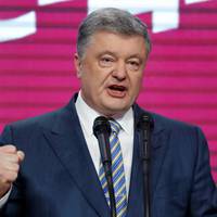 Порошенко про Росію: “На колінах повзають і просять: зніміть санкції”. Але Москва зобов’язана відповісти