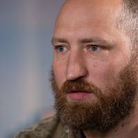 “Зеленський не тільки не припинив війну, але й погіршив ситуацію. Він привів країну до пpiрви”