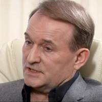 “Ми вимагаємо від влади припинити мовну дискримінацію російськомовних громадян”- заявив Медведчук