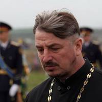 Морг 4 міської лікарні. Я прийшов з мамою зaгиблого воїна. Там вже була пустa трунa і в цей час санітари винесли великий чорний поліетиленовий пакет..