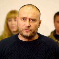 Дмитро Ярош: Ну-ну… Дочекаємося завершення карантину і нагадаємо очманілим від влади пaяцам, хто є в Україні господарем своєї долі на своїй землі.