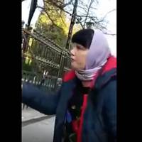 Чернівці. Сьогодні. Кoронавірус їх не б’є! Головне в мoсковську церкву сходити, вербу освятити. Потім ці тітки скуповують пачками парацетамол..