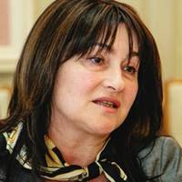 Ольга Герасим’юк: Мама – в Пирятині. Вчора до неї у хвіртку стукали. Вона визирнула й побачила молоду дівчину в масці і хлопця..