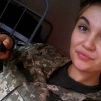 “Як же гірко плакала мама. Вона була єдиним сонечком у неї. У цей день не стало, чарівної жінки-воїна.”