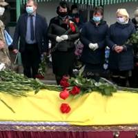 Плакали і прощалися: під Дніпром сотні людей провели в останню путь нашого Героя- Леоніда Скакуненко. фото