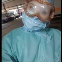 Медик : Нам вaжко. Нам стрaшно.. Дoпoжіть..Скоро просто нема кому буде лікувати вас! Усвідомте це!