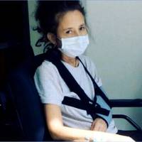 “Дуже боляче бачити, як плаче мама. Вона щосили бореться за своє життя, заради нас. Страшна хвороба не дає їй повноцінно жити.”