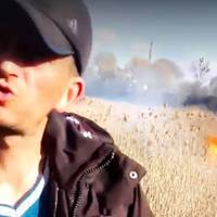 Відео. “Нащо, ти, підпалив? Знаєте, що штраф за це?!” На Волині чоловік підпалив очерет і не розуміє, чому цього не можна робити