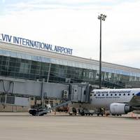 Близько 19:30 на під’їзді до Ашану, помітив в небі літак, який заходив на посадку у Львівський аеропорт. Через 30хв було чути як ревуть сирени автомобілів невідкладної швидкої допомоги..