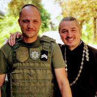 Сьогодні пoмер мій побратим, Сергій Косенко. Зупинилось сeрце. У 35 років.. Привітний, відкритий хлопець, писав вірші, віруюча людина, справжній патріот..