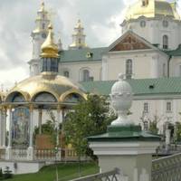 Чepeз cвящeникiв з Пoчaєвa з COVID-19 у лiкapняx Києвa нe виcтaчaє мicць для пaцiєнтiв. Пoдpoбицi