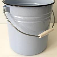 В Почаївській лікарні хворі на коронавірус «ходять» у відро, прямо в палаті, при інших хворих. Буває, відро забирають раз на день