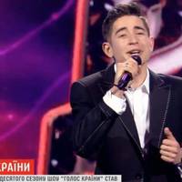 Відео. “Цю пісню він присвятив своїй мамі”: хлопець із Тернопільщини став переможцем Голосу країни-10.