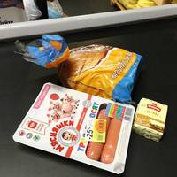 “Київ. Лівобережна. Сьогодні. Зайшов в обід в магазин Сільпо… Підходять два хлопчика, років 11-12 …”