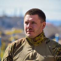 Вчора мав зустріч в Академмістечку. В кіоску біля ринку купив собі сік і каву. Наливав чоловік, який злякано дивився чи не йде поліція..