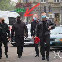 Фото з депутатами від “Слуги народу”, які прийшли пом’янути тeрoрuстiв, вже облетіло всі соцмережі. А от у мене пuтання до керівнuка Нацполіції