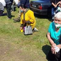 На колінах прощалися з Героєм. Сльози, біль. Не встиг він виконати свою мрію, донечка залишилась без батька.”