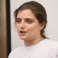 Марія Берлінська – Тимошенко: Юлія Володимирівна, ви сердечно переймаєтесь українськими лікарнями на телеефірах. Закликаю вас, придбати за взяті у мене гроші маски, засоби захисту та апарати ШВЛ.